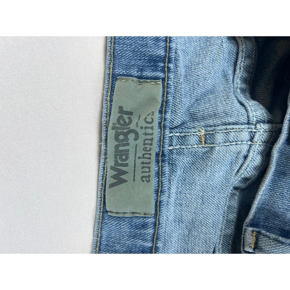 Wrangler Authentics Men's Jeans‎ Light Wash Straight Fit Size 50x32 RN 130273 - Picture 2 of 8